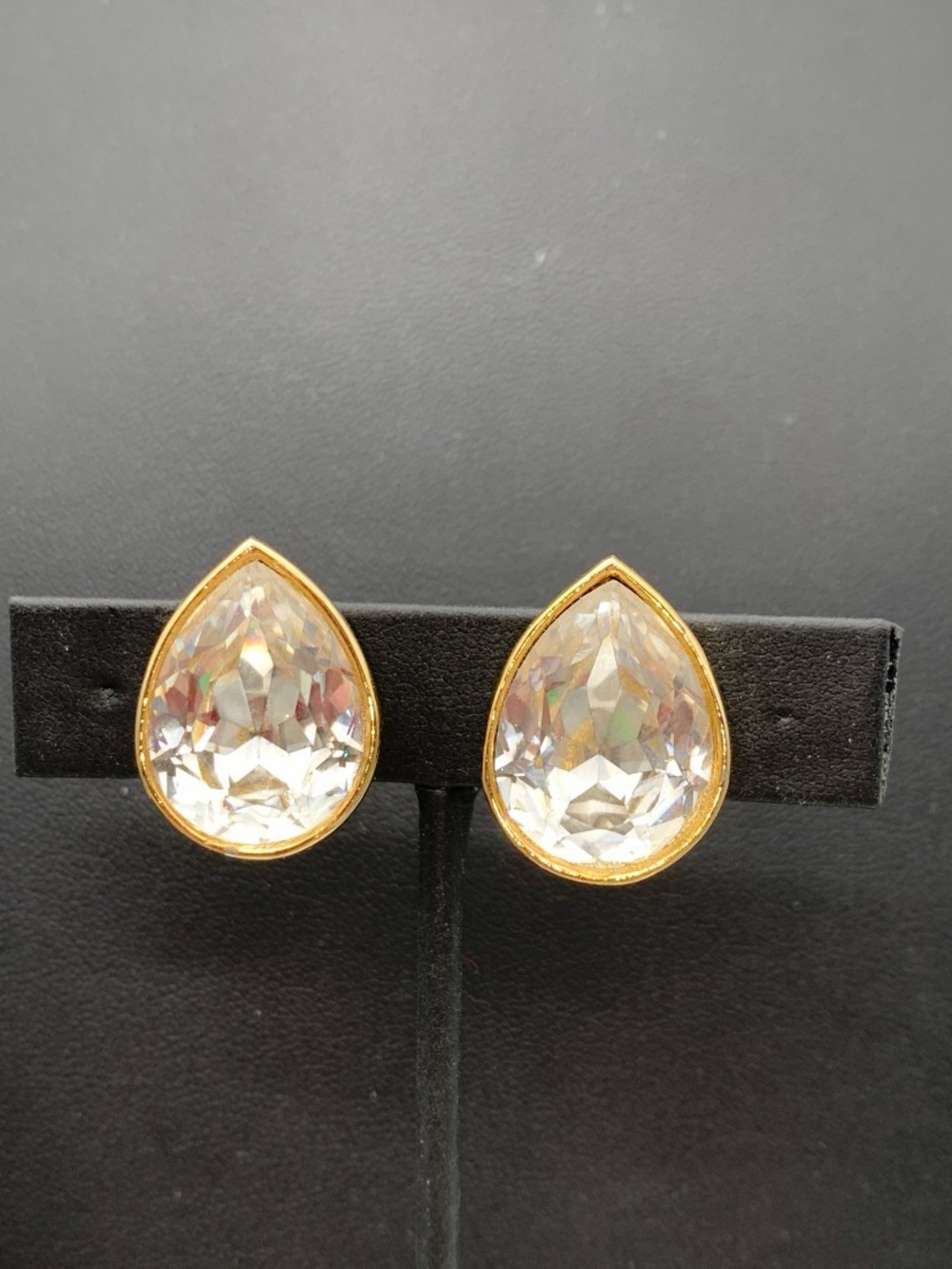 Vintage Gold tone faceted glass Teardrop Clear Crystal clip on Earrings